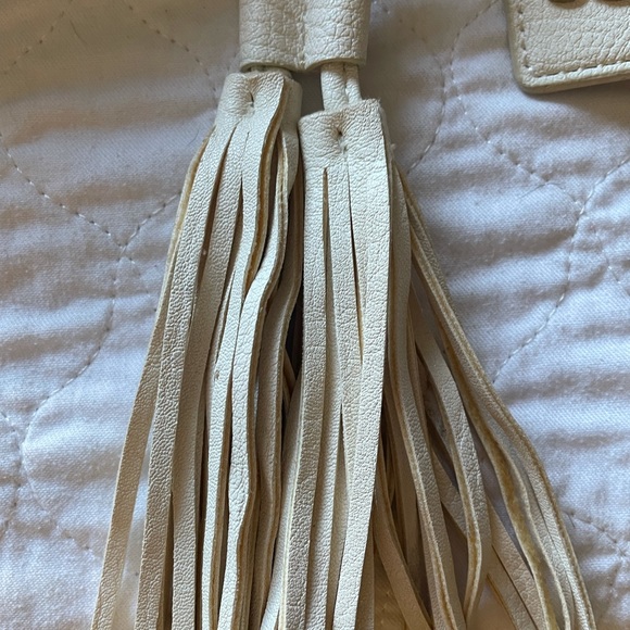 🎀🎀Boho handbag by Carlos Santana. Off white/brownish gold. Great condition - Picture 4 of 11